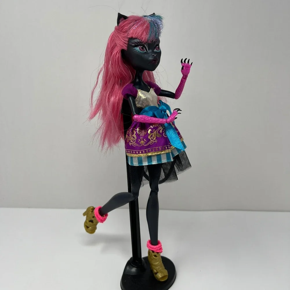 Monster High Catty Noir Boo York Doll Pink Black Feline Pop Star Figure CJF27